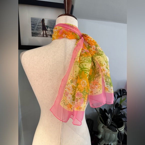 Vintage 1960s Floral Spring Pastel Scarf Hand Rolled made in Japan - Picture 4 of 12